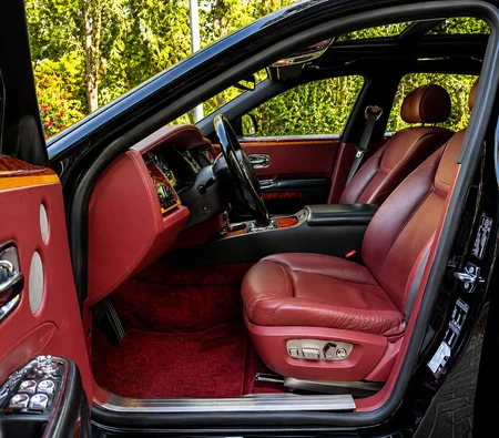 ROLL - ROYCE GHOST