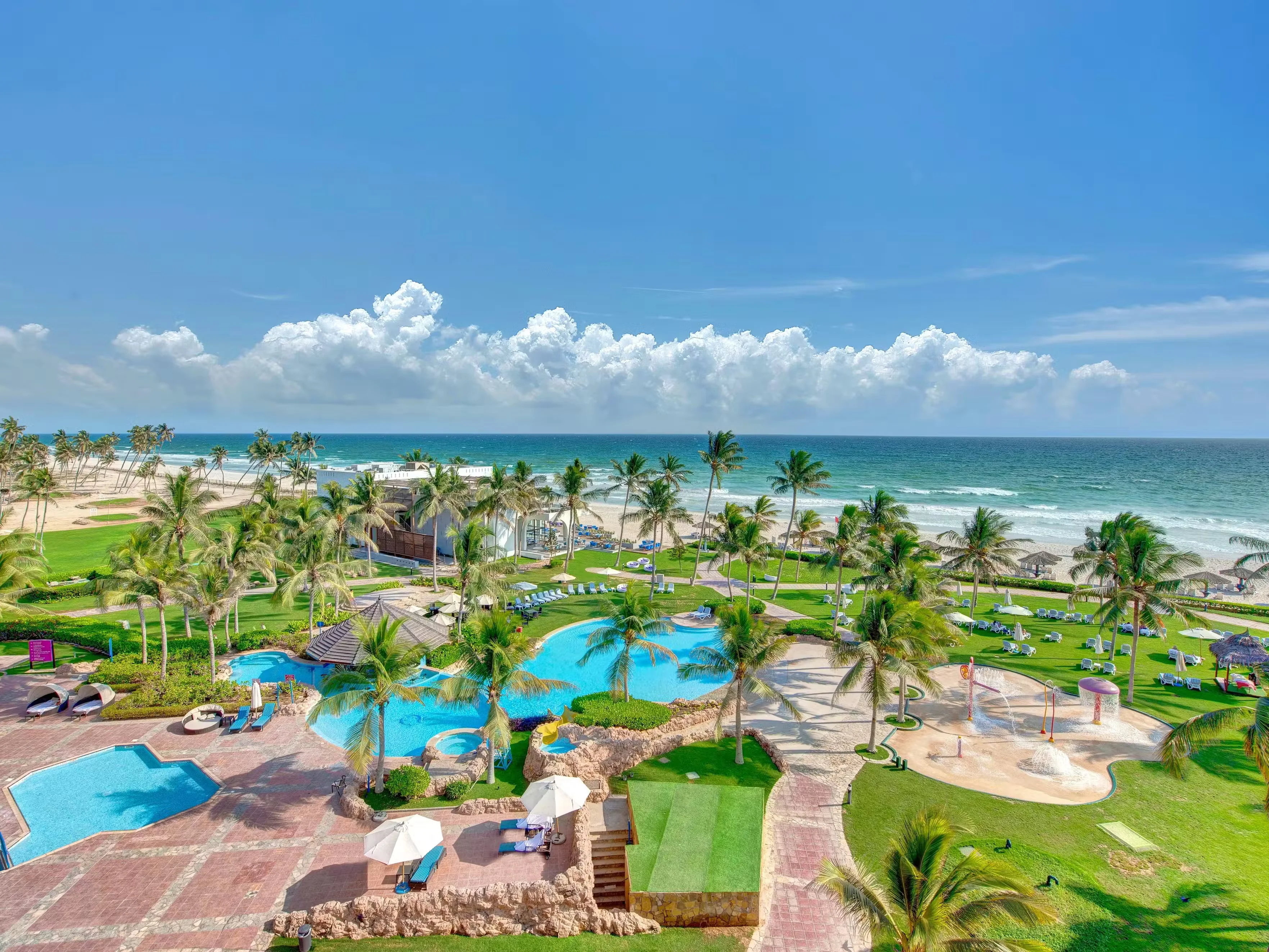Travel from Dubai to Oman in Luxury and Comfort