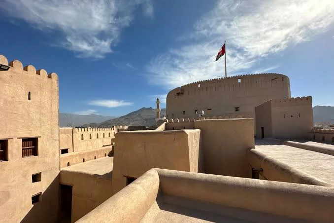 Travel from Dubai to Oman in Luxury and Comfort