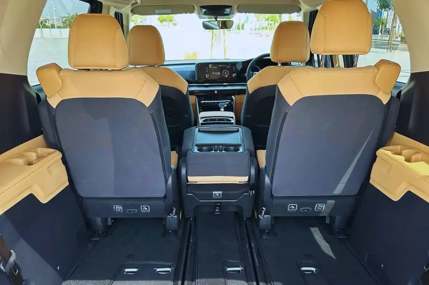 KIA CARNIVAL - view 4